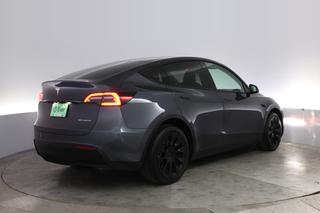 2022 Tesla Model Y — photo 2 of 21