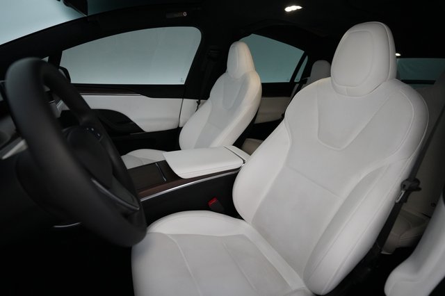 2023 Tesla Model X — photo 3 of 26