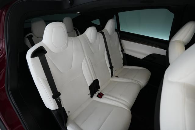 2023 Tesla Model X — photo 4 of 26