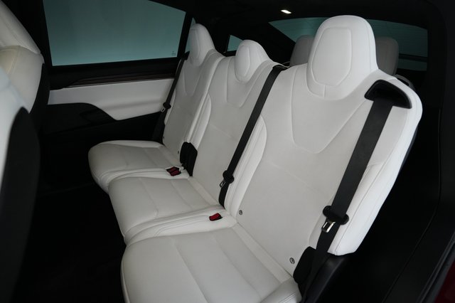 2023 Tesla Model X — photo 19 of 26
