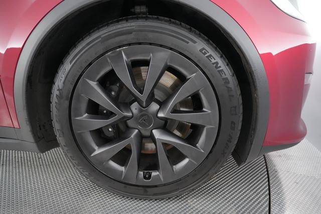 2023 Tesla Model X — photo 7 of 26