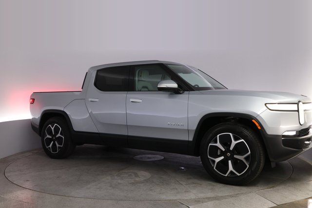 2023 Rivian R1T — photo 11 of 22