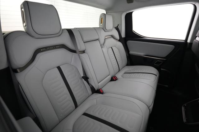 2023 Rivian R1T — photo 4 of 22
