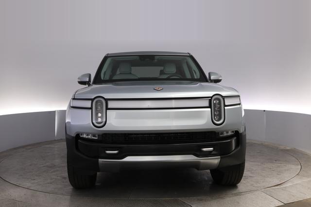 2023 Rivian R1T — photo 9 of 22