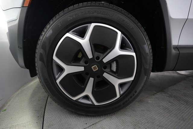 2023 Rivian R1T — photo 15 of 22