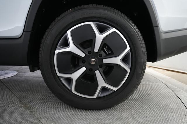 2023 Rivian R1T — photo 7 of 22