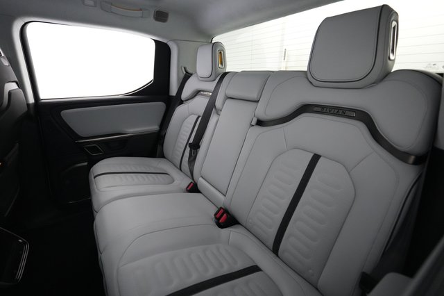 2023 Rivian R1T — photo 19 of 22