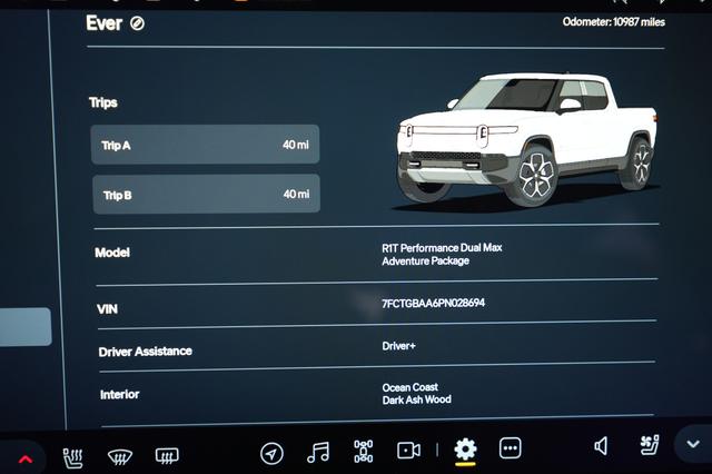 2023 Rivian R1T — photo 5 of 22