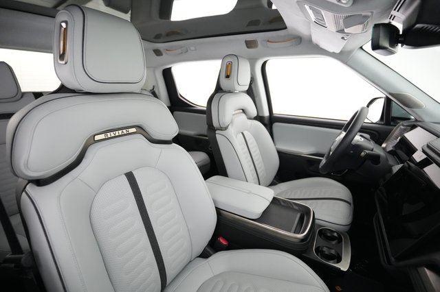 2023 Rivian R1T — photo 18 of 22
