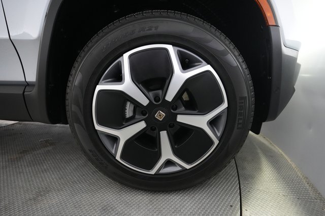 2023 Rivian R1T — photo 16 of 22