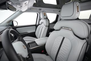 2023 Rivian R1T — photo 3 of 22