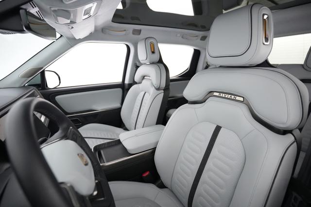 2023 Rivian R1T — photo 3 of 22