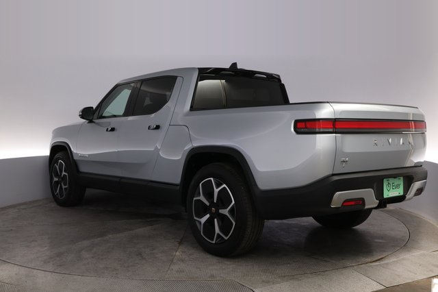 2023 Rivian R1T — photo 13 of 22