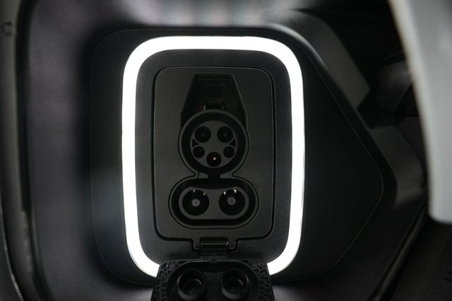 2023 Rivian R1T — photo 8 of 22
