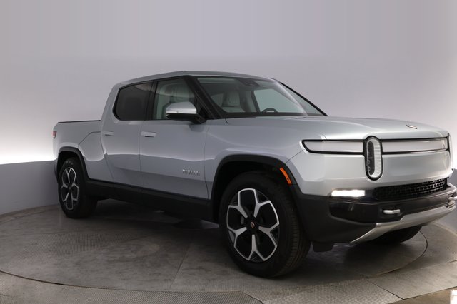 2023 Rivian R1T — photo 10 of 22