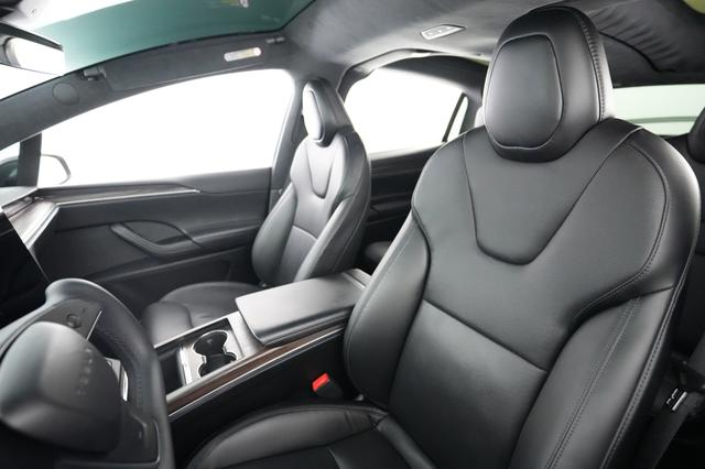 2023 Tesla Model X — photo 3 of 21