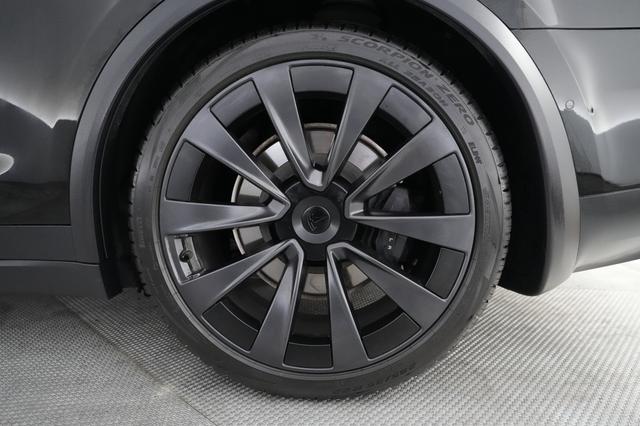 2023 Tesla Model X — photo 7 of 21