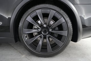 2023 Tesla Model X — photo 7 of 21
