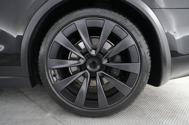 2023 Tesla Model X — photo 7 of 21