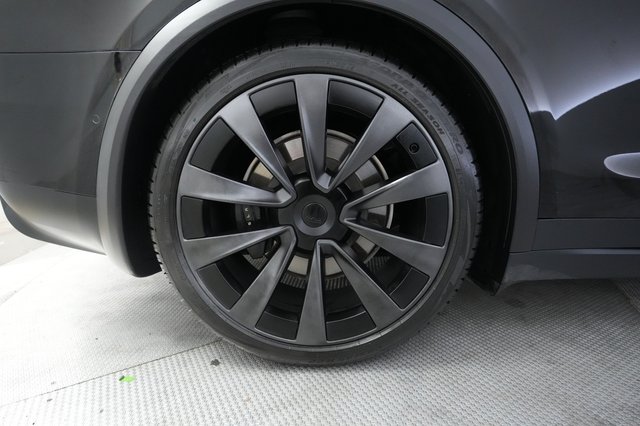 2023 Tesla Model X — photo 17 of 21