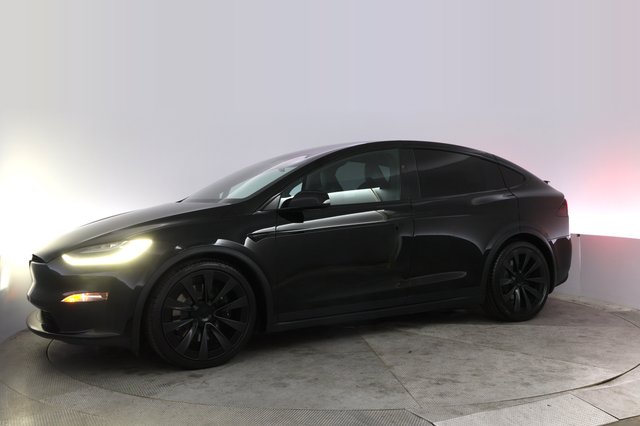 2023 Tesla Model X — photo 14 of 21