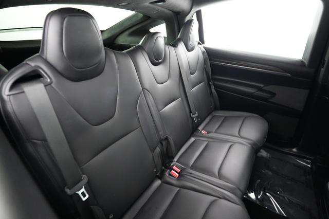 2023 Tesla Model X — photo 4 of 21