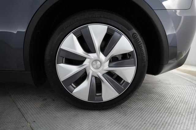 2023 Tesla Model Y — photo 7 of 22