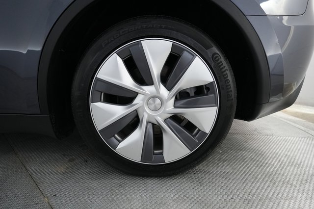 2023 Tesla Model Y — photo 7 of 22