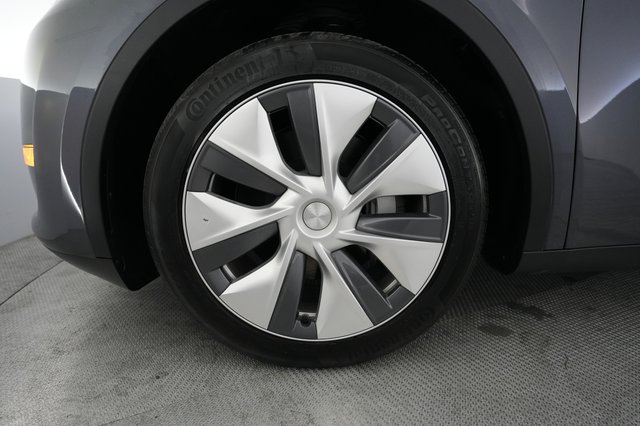 2023 Tesla Model Y — photo 15 of 22