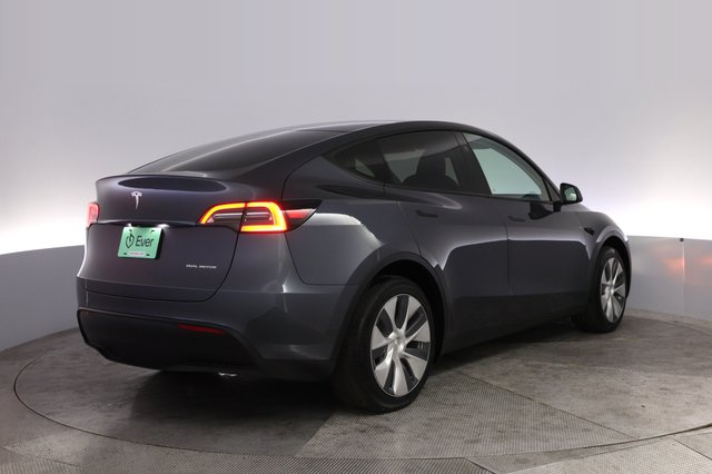 2023 Tesla Model Y — photo 2 of 22
