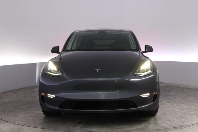 2023 Tesla Model Y — photo 9 of 22