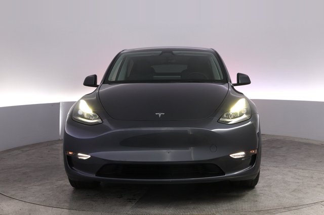 2023 Tesla Model Y — photo 9 of 22