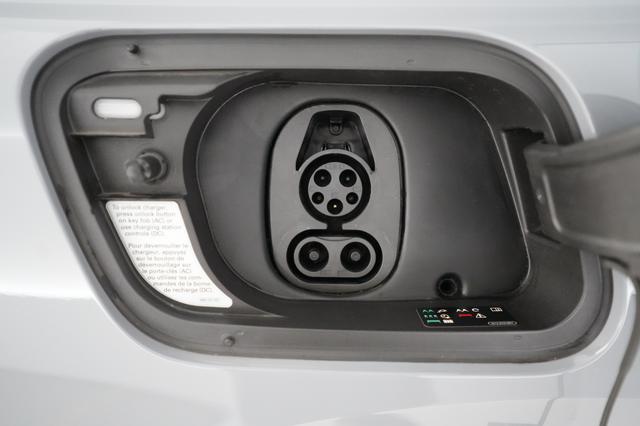 2023 Audi Q4 e-tron — photo 8 of 18