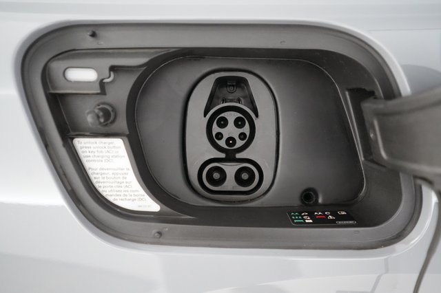 2023 Audi Q4 e-tron — photo 8 of 18