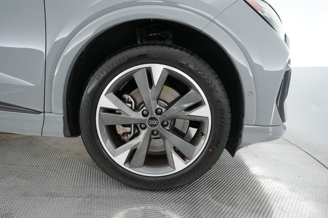 2023 Audi Q4 e-tron — photo 7 of 18