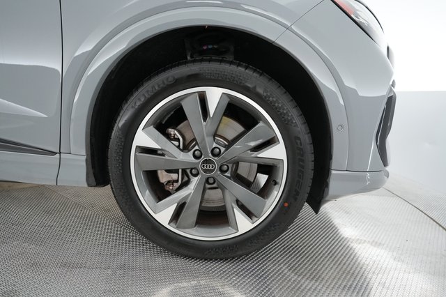 2023 Audi Q4 e-tron — photo 7 of 18