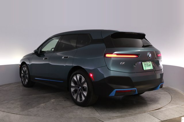 2023 BMW iX — photo 13 of 23