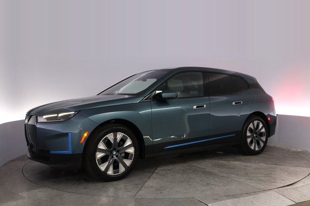 2023 BMW iX — photo 14 of 23