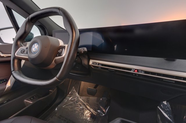 2023 BMW iX — photo 20 of 23