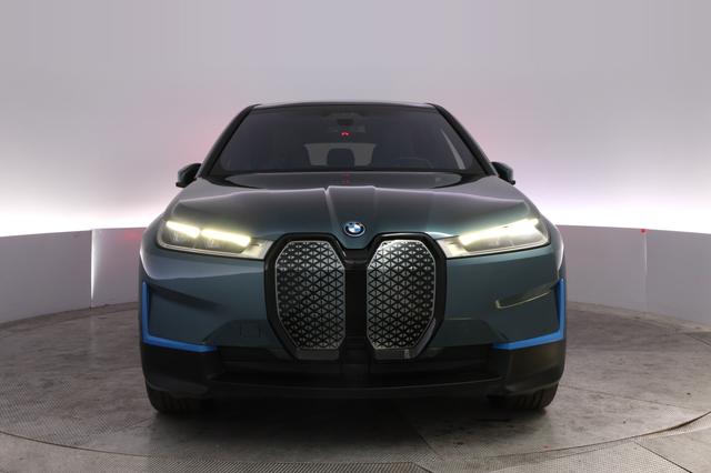 2023 BMW iX — photo 9 of 23