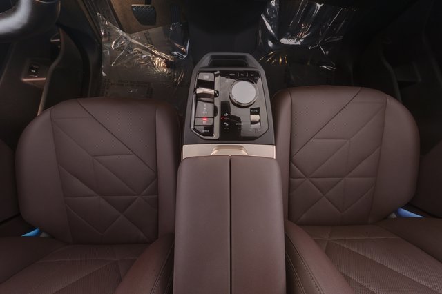 2023 BMW iX — photo 22 of 23
