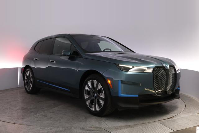2023 BMW iX — photo 10 of 23