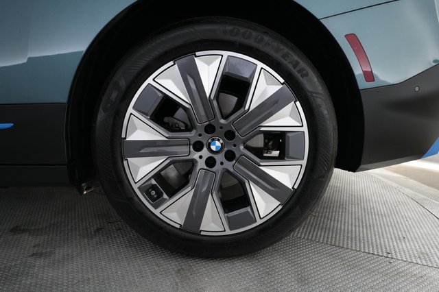 2023 BMW iX — photo 7 of 23