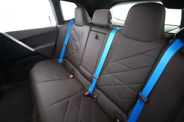 2023 BMW iX — photo 19 of 23