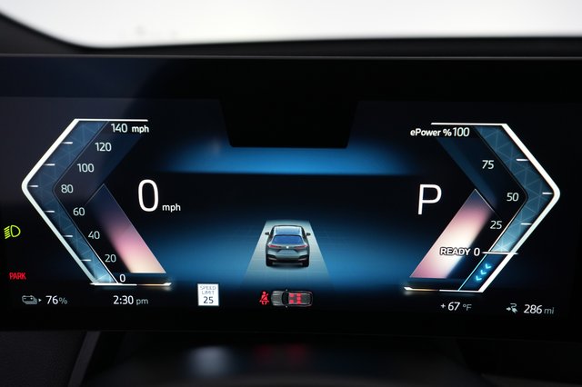 2023 BMW iX — photo 5 of 23