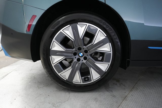 2023 BMW iX — photo 17 of 23