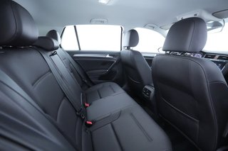 2019 Volkswagen e-Golf — photo 19 of 34