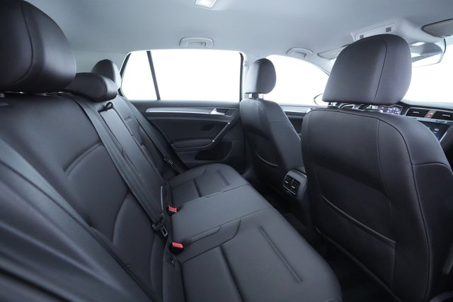 2019 Volkswagen e-Golf — photo 19 of 34