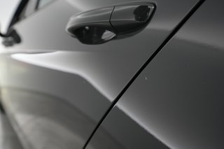 2019 Volkswagen e-Golf — photo 22 of 34