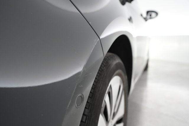2019 Volkswagen e-Golf — photo 26 of 34
